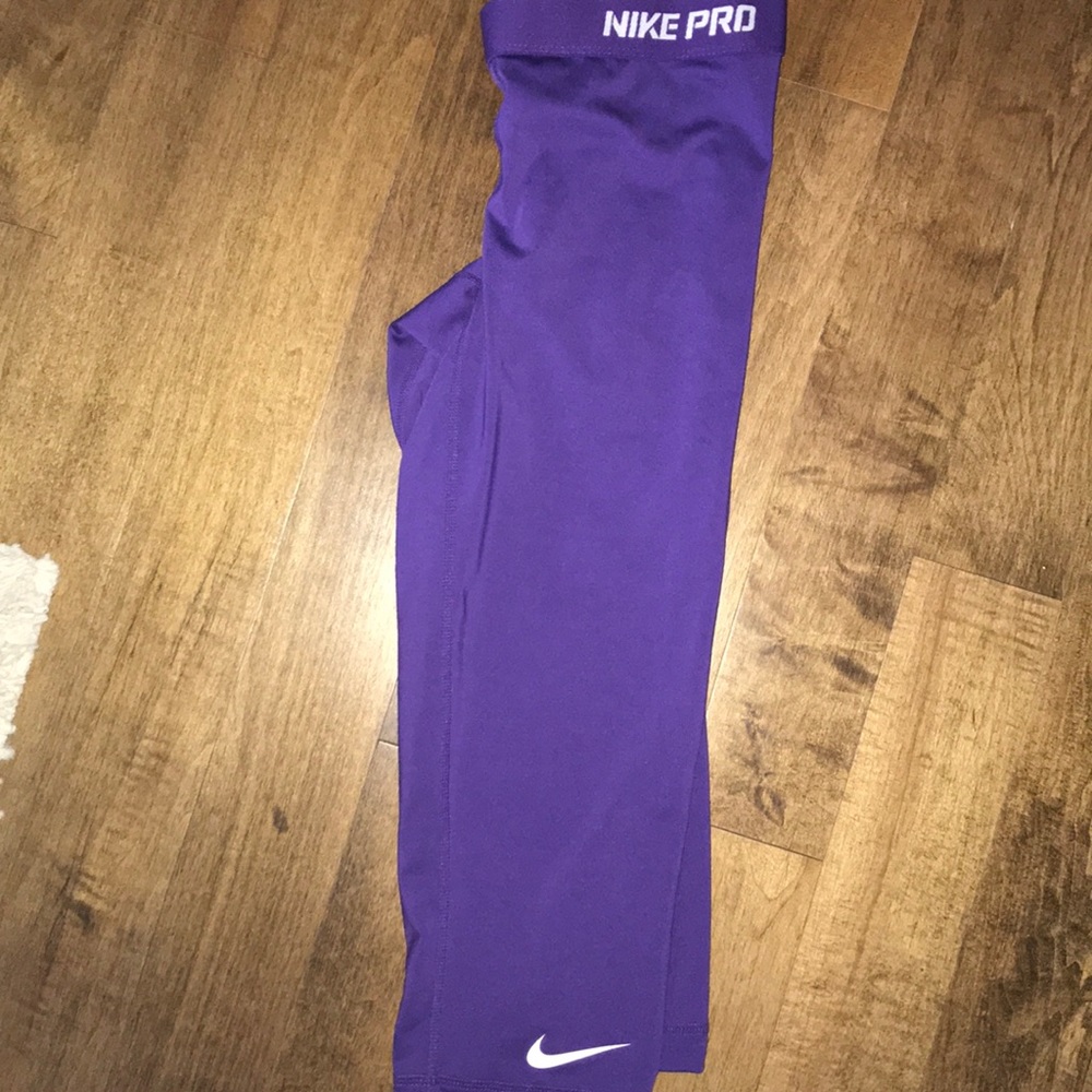 Cropped Nike Pro leggings